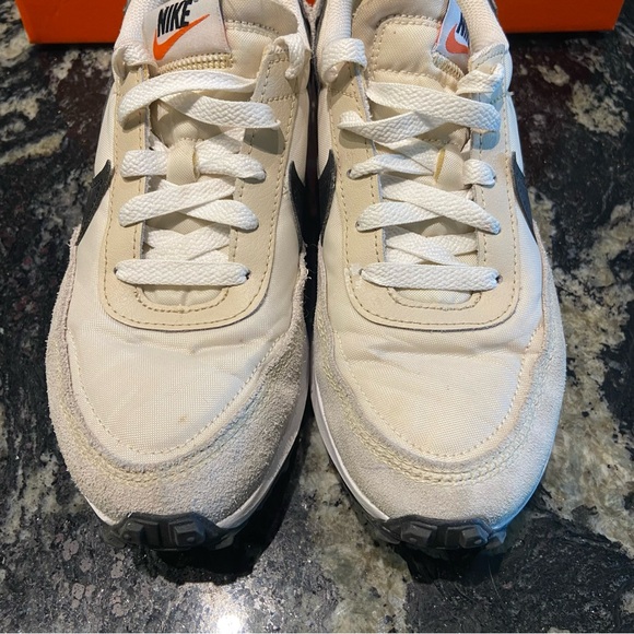 Women’s Nike Waffle Debut Sneakers. Size 7.5 - Picture 6 of 10